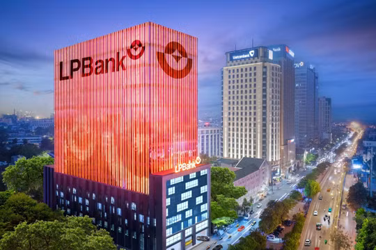 LPBank là ngân hàng đầu tiên công bố báo cáo tài chính quý III 