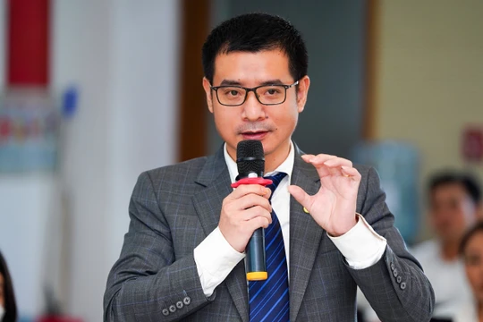 Ông Nguyễn Văn Hương, Phó tổng phụ trách khối bán lẻ OCB xin thôi nhiệm