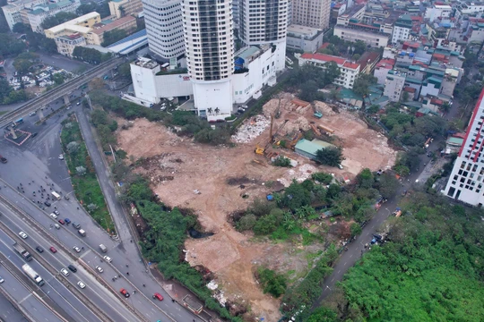 Dự án Constrexim Complex tái khởi động từ đầu năm nay. Ảnh: Hải Thu 