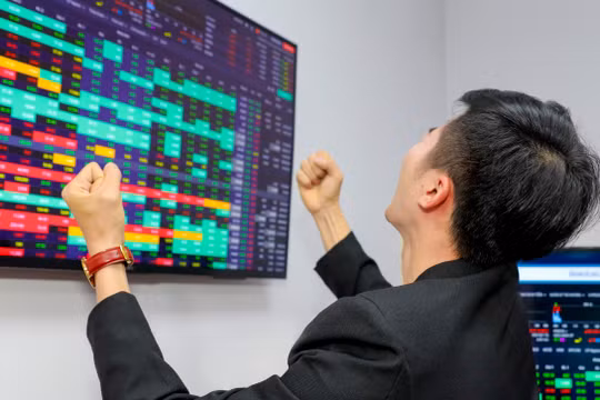 Cổ phiếu TOS 12 lần lập đỉnh, hiệu suất đầu tư 100% sau 3 tháng. Ảnh minh họa: VNF