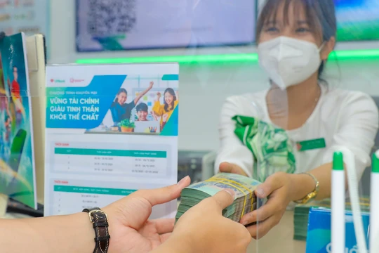 Đề xuất tiếp tục miễn thuế thu nhập cá nhân đối với lãi gửi tiết kiệm