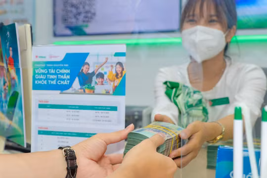 Đề xuất tiếp tục miễn thuế thu nhập cá nhân đối với lãi gửi tiết kiệm