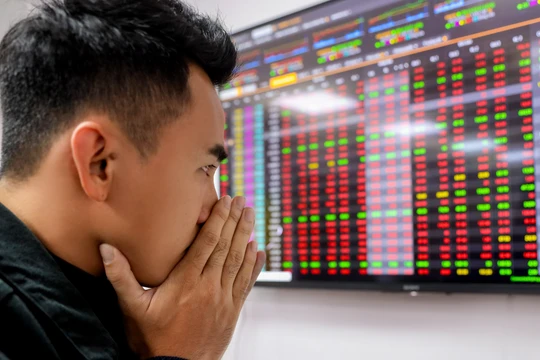 Vn-Index giảm mạnh nhất 5 tháng, cổ phiếu Novaland "thủng" mệnh giá 