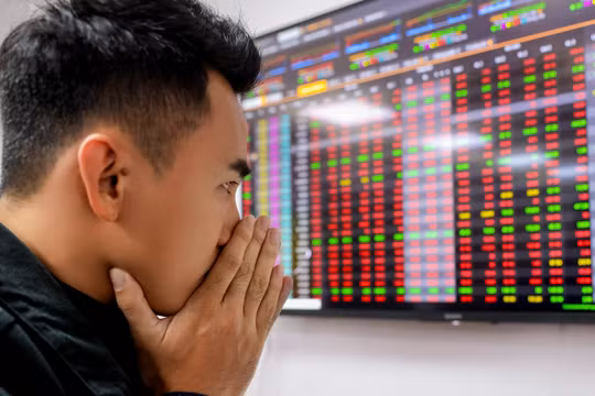 Vn-Index giảm mạnh nhất 5 tháng, cổ phiếu Novaland "thủng" mệnh giá 