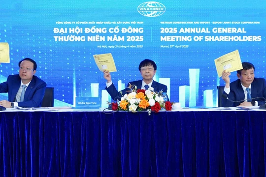 ĐHĐCĐ thường niên năm 2025 của Vinaconex. Ảnh: HT 
