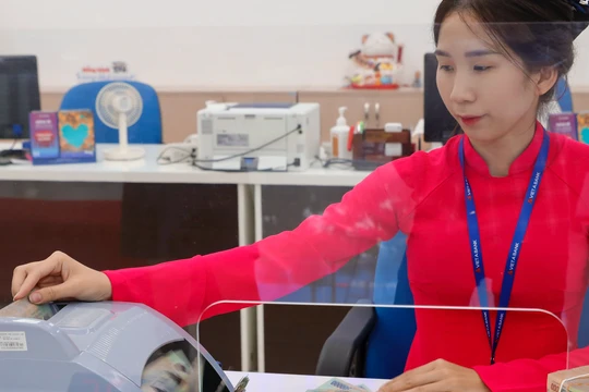 Nhiều ngân hàng giảm lãi suất để hỗ trợ nền kinh tế. Ảnh: YT