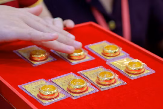 Vàng nhẫn lập kỷ lục mới, sắp ngang giá vàng SJC