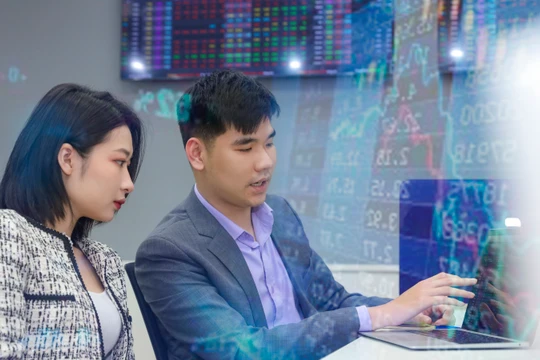 Triển vọng nhóm cổ phiếu công nghệ, viễn thông sau năm "phá đỉnh"