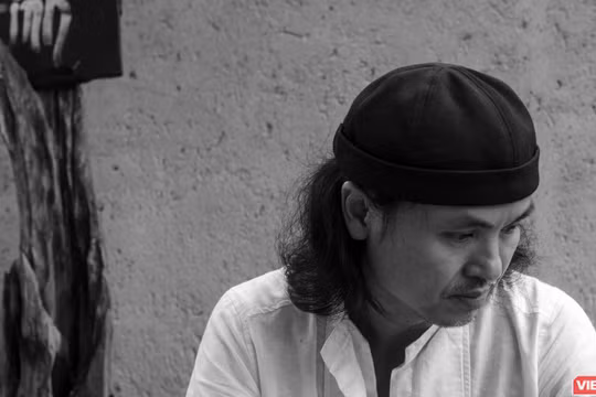 Đạo diễn Đoàn Quang Anh Khanh ra mắt tuyển tập thi họa Rỗng. 