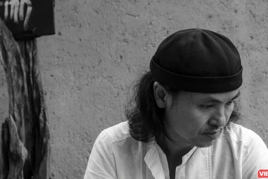 Đạo diễn Đoàn Quang Anh Khanh ra mắt tuyển tập thi họa Rỗng. 