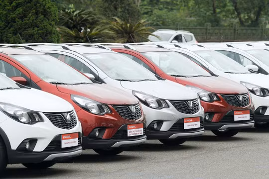 Sau khi tiếp thu ý kiến phản ánh của khách hàng Việt Nam, VinFast đã nghiên cứu và thiết kế thêm chi tiết ốp chắn bùn sau cho xe Fadil.