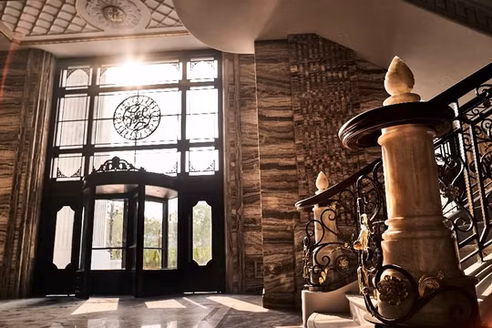 Đại sảnh với trần cao 12,5m mô phỏng cung điện Châu Âu tại D’. Palais Louis