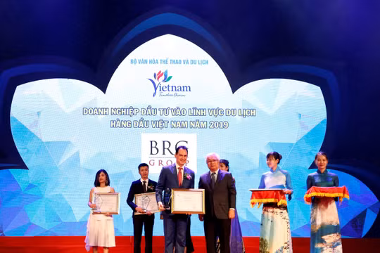 Ông Christopher Lajus nhận giải doanh nghiệp đầu tư vào lĩnh vực du lịch Hàng đầu Việt Nam 2019