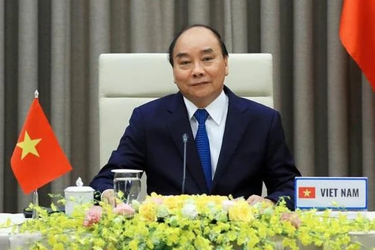 Thủ tướng Nguyễn Xuân Phúc phát biểu tại một cuộc họp trực tuyến quốc tế.