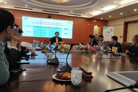 Các khách tham dự thống nhất rằng nền tảng phát triển Chính phủ số Flex Digital "Make in Vietnam" dựa trên phần mềm nguồn mở là một giải pháp toàn diện đáp ứng các yêu cầu về phát triển chính phủ số.