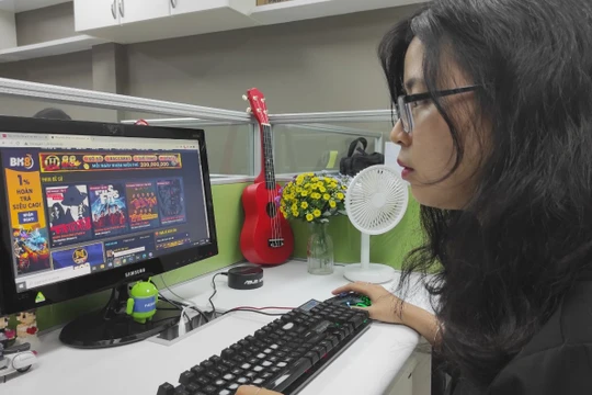 Tình trạng vi phạm bản quyền số diễn ra với nhiều biến thể, nhiều hình thức như re-up, bóp méo tiếng, lật ngược video, v.v..