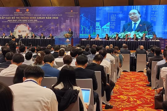 Thủ tướng Nguyễn Xuân Phúc phát biểu tại Diễn đàn cấp cao Đô thị thông minh ASEAN năm 2020. Ảnh: Anh Lê. 