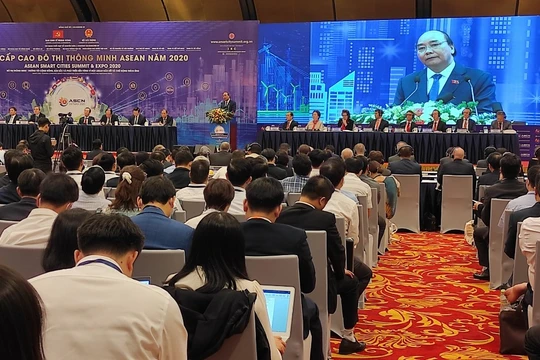Thủ tướng Nguyễn Xuân Phúc phát biểu tại Diễn đàn cấp cao Đô thị thông minh ASEAN năm 2020. Ảnh: Anh Lê. 