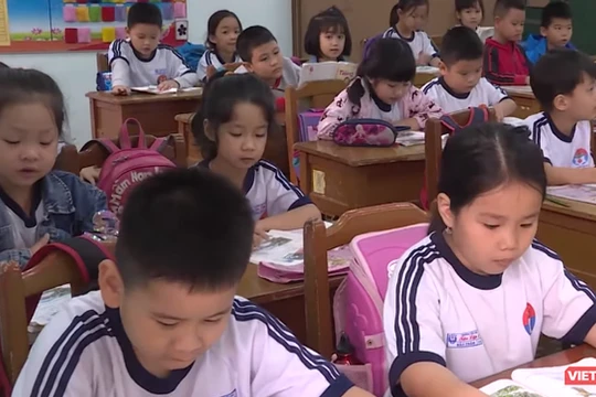 Phó Thủ tướng Vũ Đức Đam yêu cầu Bộ GD&ĐT xem xét tăng cường điều chỉnh, bổ sung tất cả các quy trình về biên soạn, thẩm định, phê duyệt, tập huấn SGK mới cho giáo viên trong những năm tới.