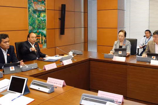 Thủ tướng Nguyễn Xuân Phúc phát biểu tại tổ đại biểu Quốc hội. - Ảnh: VGP.