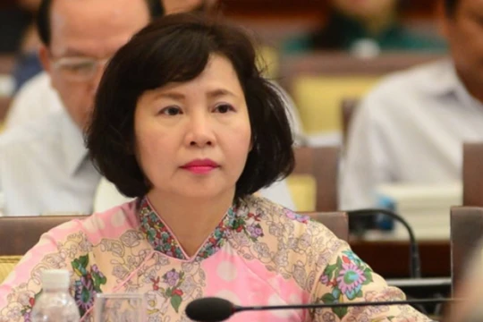 Cơ quan Cảnh sát điều tra Bộ Công an cho biết đã làm việc với gia đình bà Hồ Thị Kim Thoa và yêu cầu gia đình động viên bà Thoa sớm ra trình diện để hưởng khoan hồng của pháp luật.