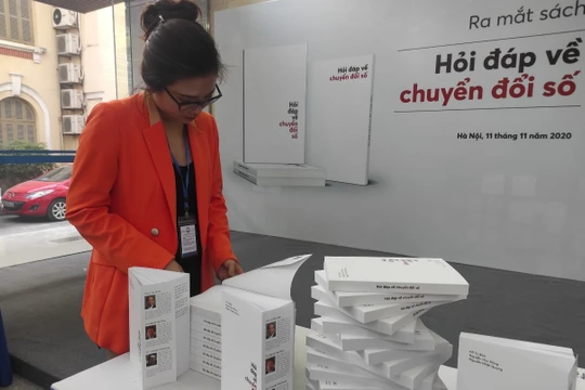 Cuốn sách “Hỏi đáp về Chuyển đổi số” vừa được ra mắt hôm qua,(11/11).