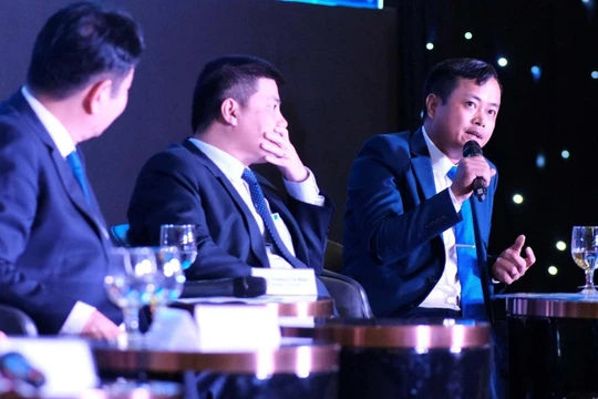 Ông Nguyễn Hùng Sơn – Tổng giám đốc FSI – trao đổi tại phiên toạ đàm Chuyển đổi số quốc gia.