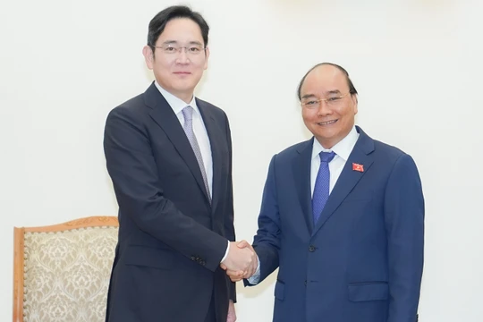Thủ tướng Nguyễn Xuân Phúc tiếp ông Lee Jae Yong, Phó Chủ tịch Tập đoàn Samsung. Ảnh VGP.