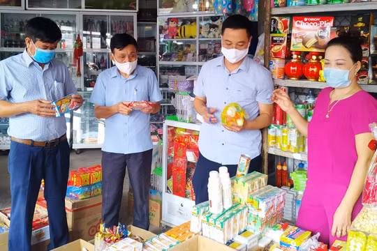 Chi cục An toàn vệ sinh thực phẩm phối hợp kiểm tra ATTP dịp Tết Trung thu 2020