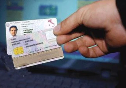 Hộ chiếu điện tử mới của Trung Quốc (Ảnh: CNTV)