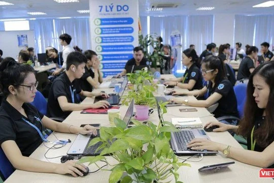 Do tính chất ngành CNTT hoạt động trên nền tảng trực tuyến nên các công ty về thuê ngoài (outsourcing) hay phát triển sản phẩm vẫn có nhu cầu tuyển các vị trí kỹ sư lập trình chưa cần nhiều kinh nghiệm. Ảnh minh hoạ.