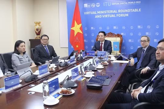Từ đầu cầu Việt Nam, lãnh đạo Bộ TT&TT cam kết sẽ sẵn sàng hỗ trợ, đồng hành cùng ITU và các nước thành viên xây dựng thế giới số.