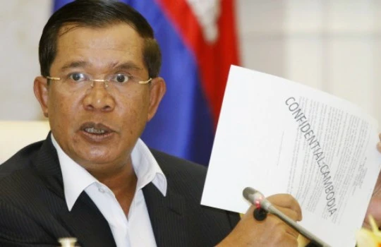 Trong bài phát biểu dài 3 tiếng trên truyền hình, ông Hun Sen khẳng định sẽ tình nguyện từ chức nếu bản đồ của Chính phủ Campuchia và bản đồ mượn từ Pháp có sự khác biệt.