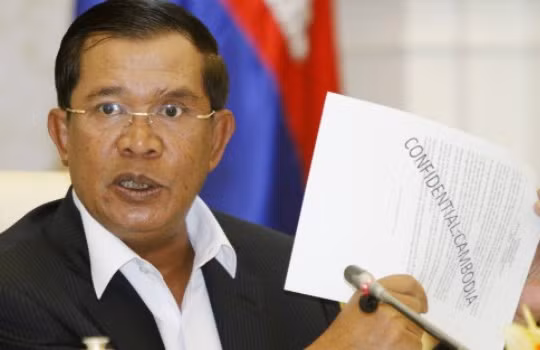 Trong bài phát biểu dài 3 tiếng trên truyền hình, ông Hun Sen khẳng định sẽ tình nguyện từ chức nếu bản đồ của Chính phủ Campuchia và bản đồ mượn từ Pháp có sự khác biệt.