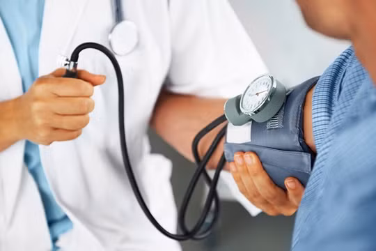 Khám sức khoẻ cho người dân ở Bệnh viện Việt Đức