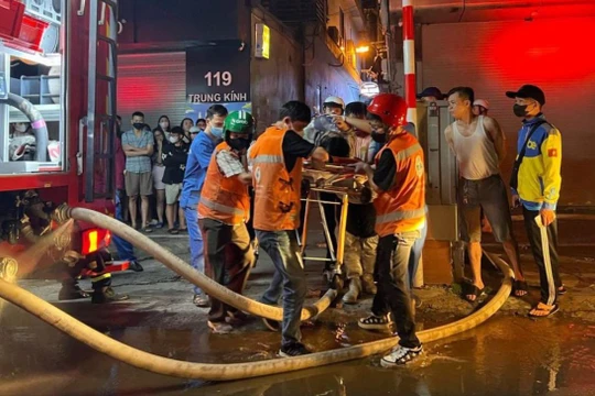Hiện trường vụ cháy nhà trọ ở Hà Nội làm 14 người tử vong
