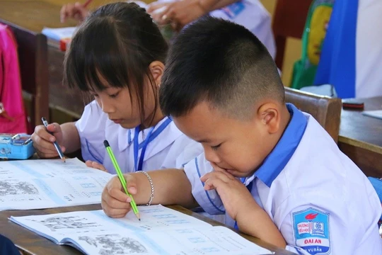 Học sinh đạt 9, 10 điểm vẫn không 'xuất sắc', Bộ GD-ĐT nói gì?