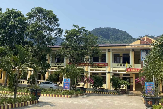 Trường THCS Hồng Hoá nơi học sinh này đang theo học. Ảnh: CTV