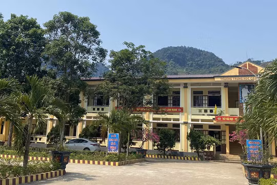 Trường THCS Hồng Hoá nơi học sinh này đang theo học. Ảnh: CTV