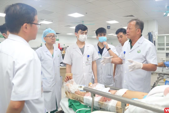 Bệnh viện Việt Đức hội chẩn trực tuyến cấp cứu các nạn nhân do bão lũ ở Lào Cai, Yên Bái