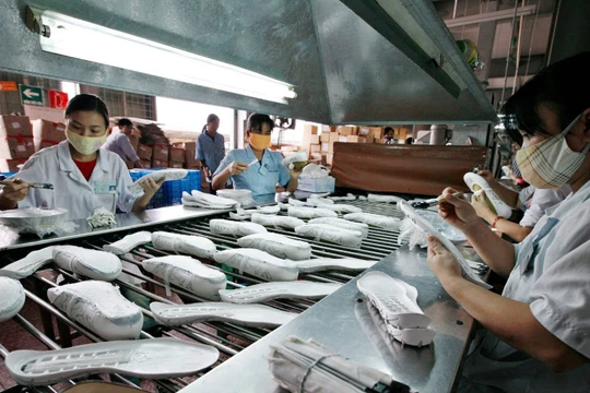 Đề xuất tăng lương tối thiểu vùng từ 1/7