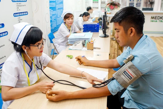 Đề xuất người làm nghề lái ô tô phải khám sức khỏe định kỳ 