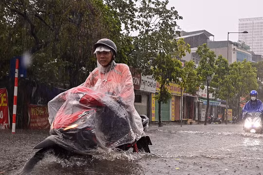 Không khí lạnh áp sát, từ đêm nay miền Bắc mưa giông mạnh