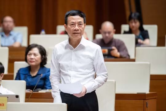 Bộ trưởng Nguyễn Mạnh Hùng phát biểu trước Quốc hội sáng 5/6