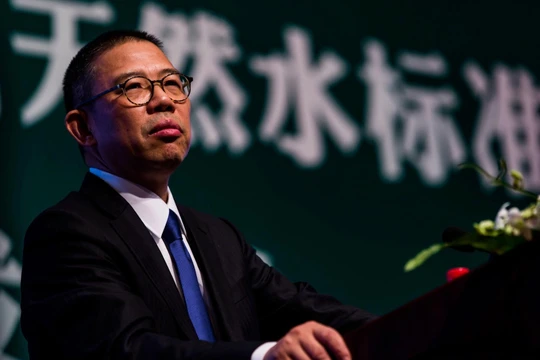 Ông Chung Thiểm Thiểm đang thất thế trong cuộc chiến với Wahaha (Ảnh: Sohu).