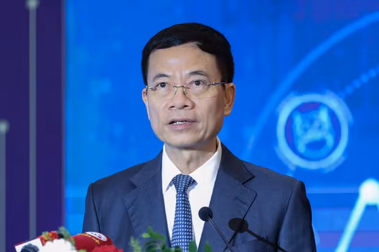 Bộ trưởng Bộ TT&TT Nguyễn Mạnh Hùng: Chuyển đổi số là thay đổi cách làm, thay đổi cách vận hành tổ chức, là một cuộc cách mạng về sự thay đổi hơn là cuộc cách mạng về công nghệ. Ảnh Lê Anh Dũng