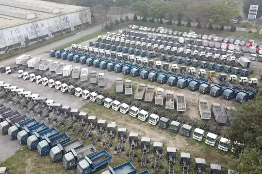 Nghìn ô tô của đại gia Việt phơi mưa nắng ở Thanh Hóa: Hạ giá gần nửa quyết bán