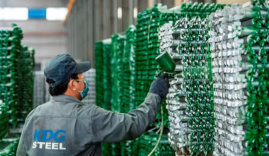 Loạt 'đại gia' thép bị ngân hàng rao bán nợ