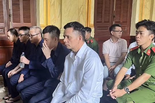 Các bị cáo tại tòa. Ảnh: BH.