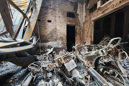 Vụ cháy làm 14 người chết ở Trung Kính: 8 nạn nhân đang cấp cứu, một cụ già nguy kịch